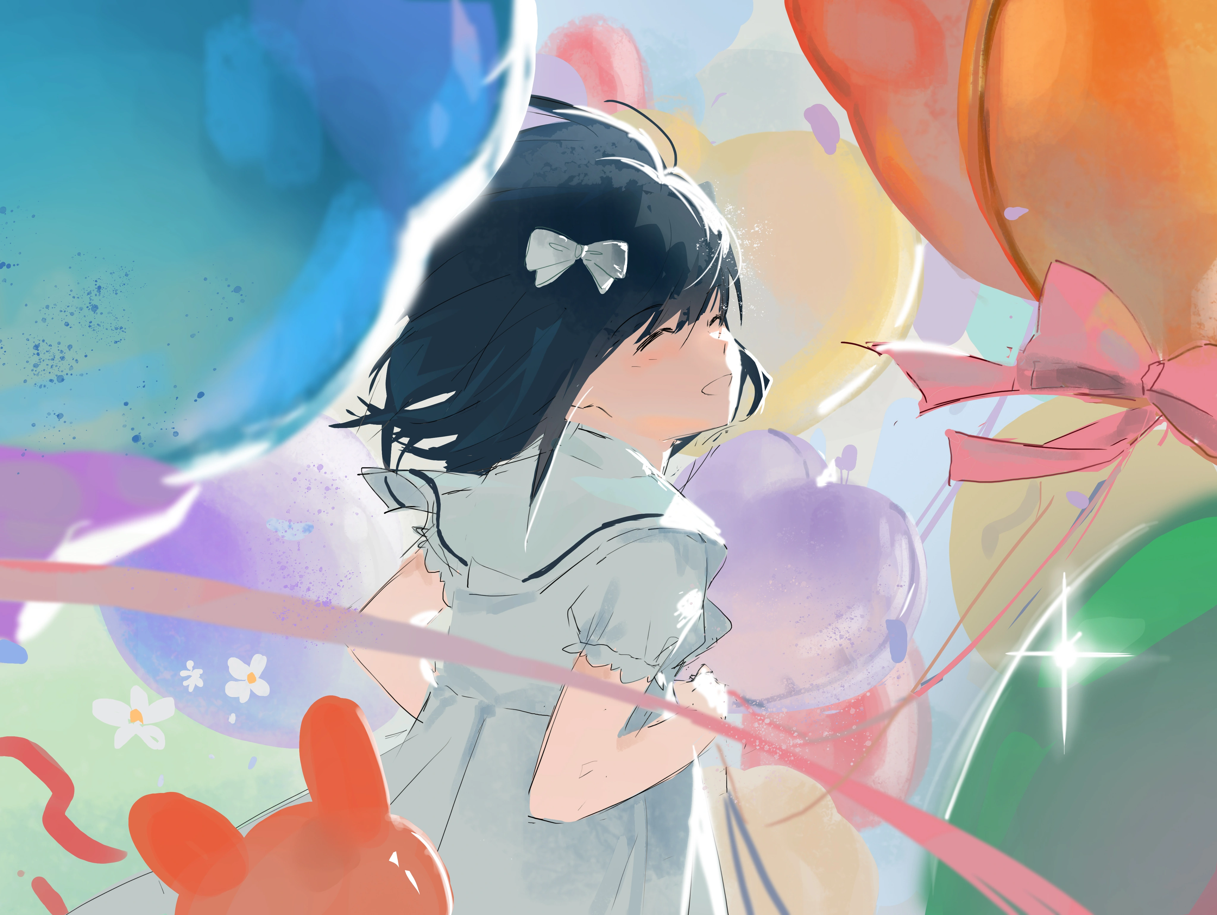 幼年小雨在气球之间玩耍